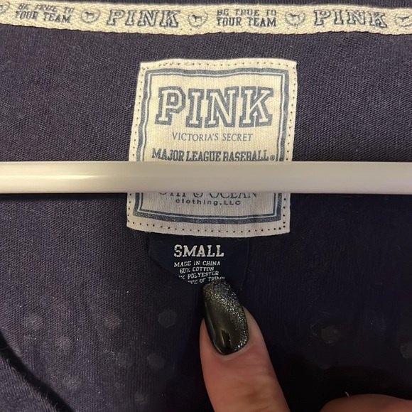 Pink by Victoria’s Secret, Yankees V-neck three-quarter sleeve size small top - Picture 2 of 6
